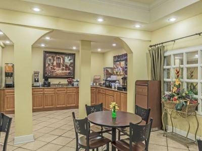 Super 8 By Wyndham New Orleans Hotel Exterior photo