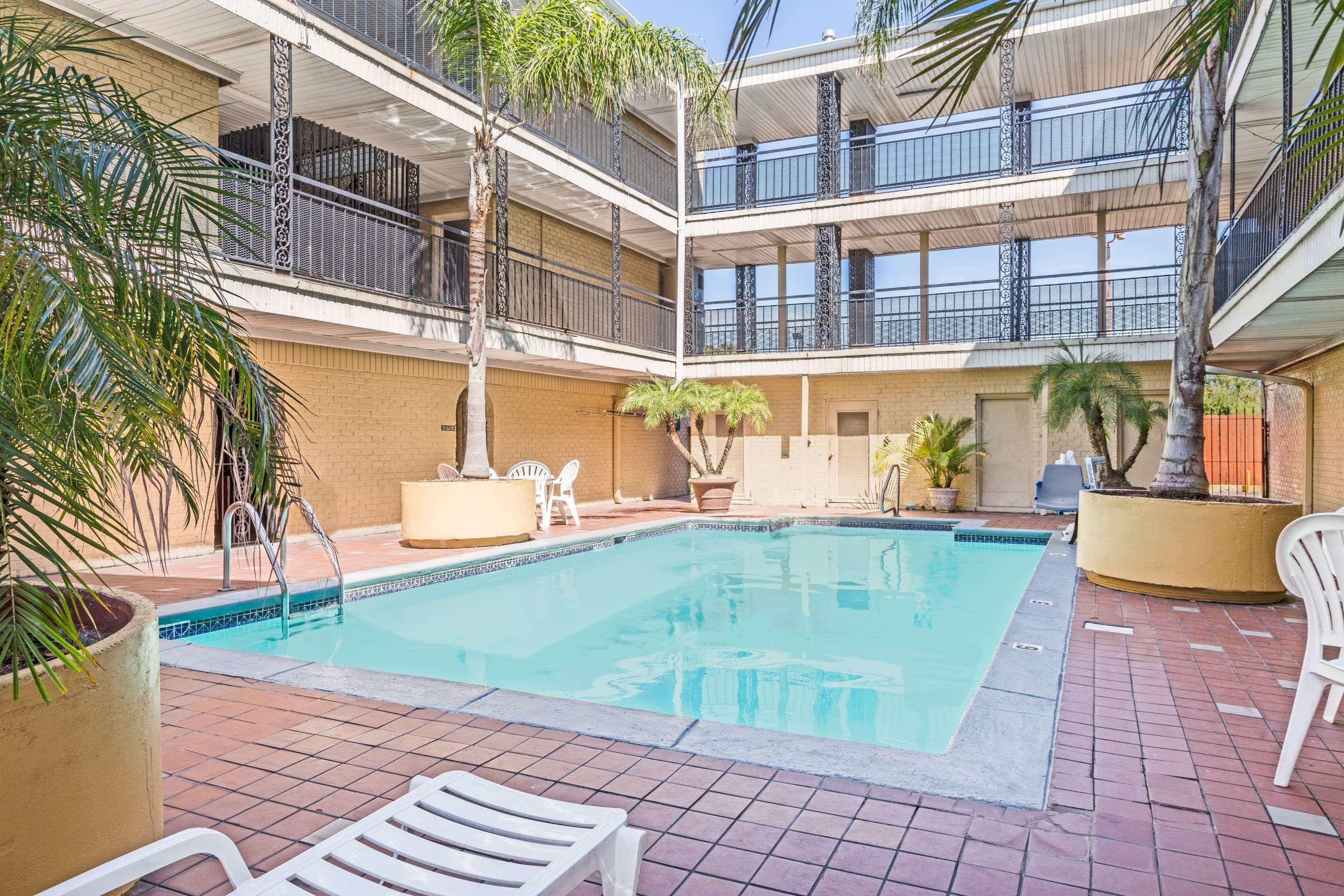 Super 8 By Wyndham New Orleans Hotel Exterior photo