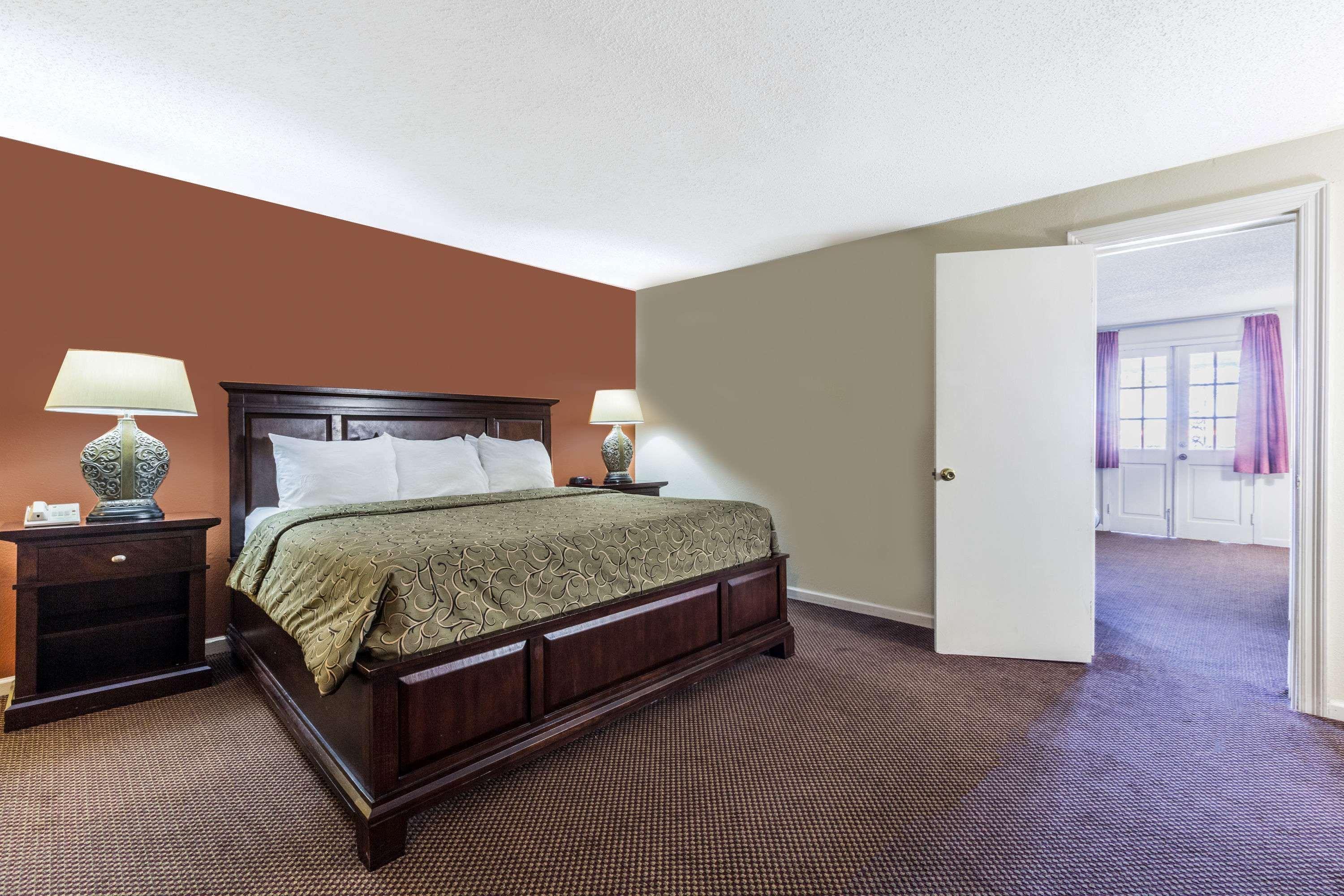 Super 8 By Wyndham New Orleans Hotel Exterior photo